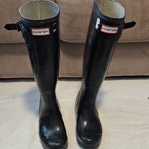 Hunter Black Gloss Tall Rain Boots with Red Logo Trim Sz 38/ 7